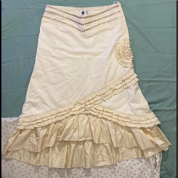 Coco & Tashi NWOT Beautiful beaded Skirt with floral designed and side zipper - Picture 1 of 16